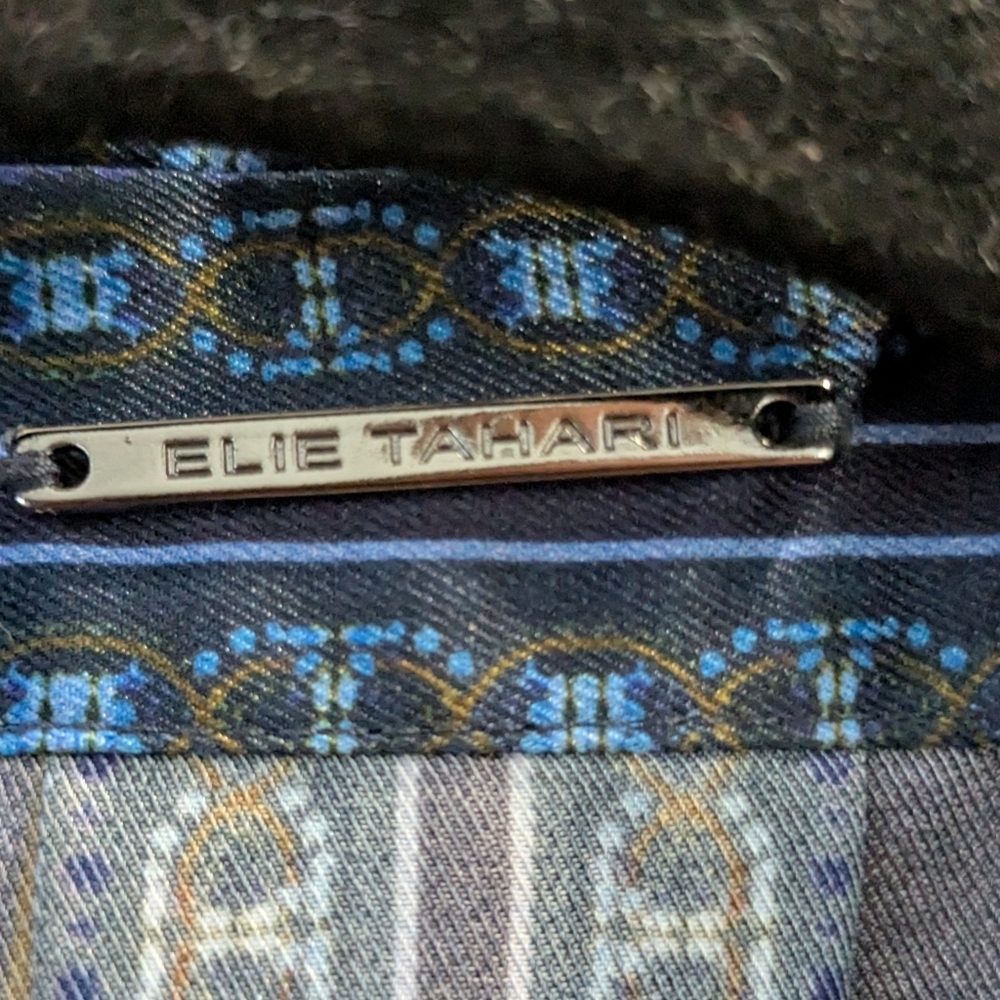 NEW Elie Tahari Scarf Print Shirt - Picture 4 of 9